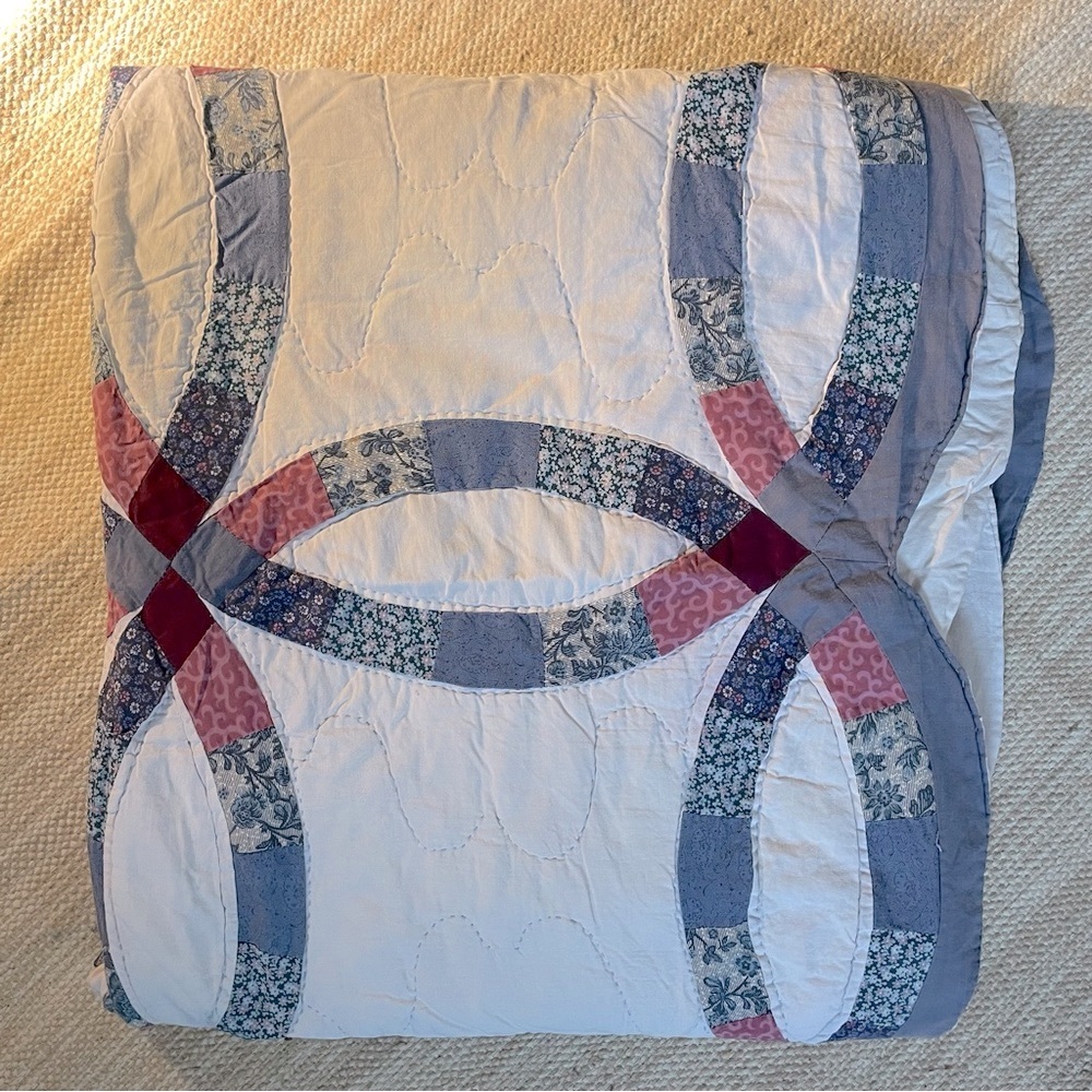 Vintage Double Wedding Ring Quilt 68” x 80” Patchwork Cotton Twin Scallop Edge